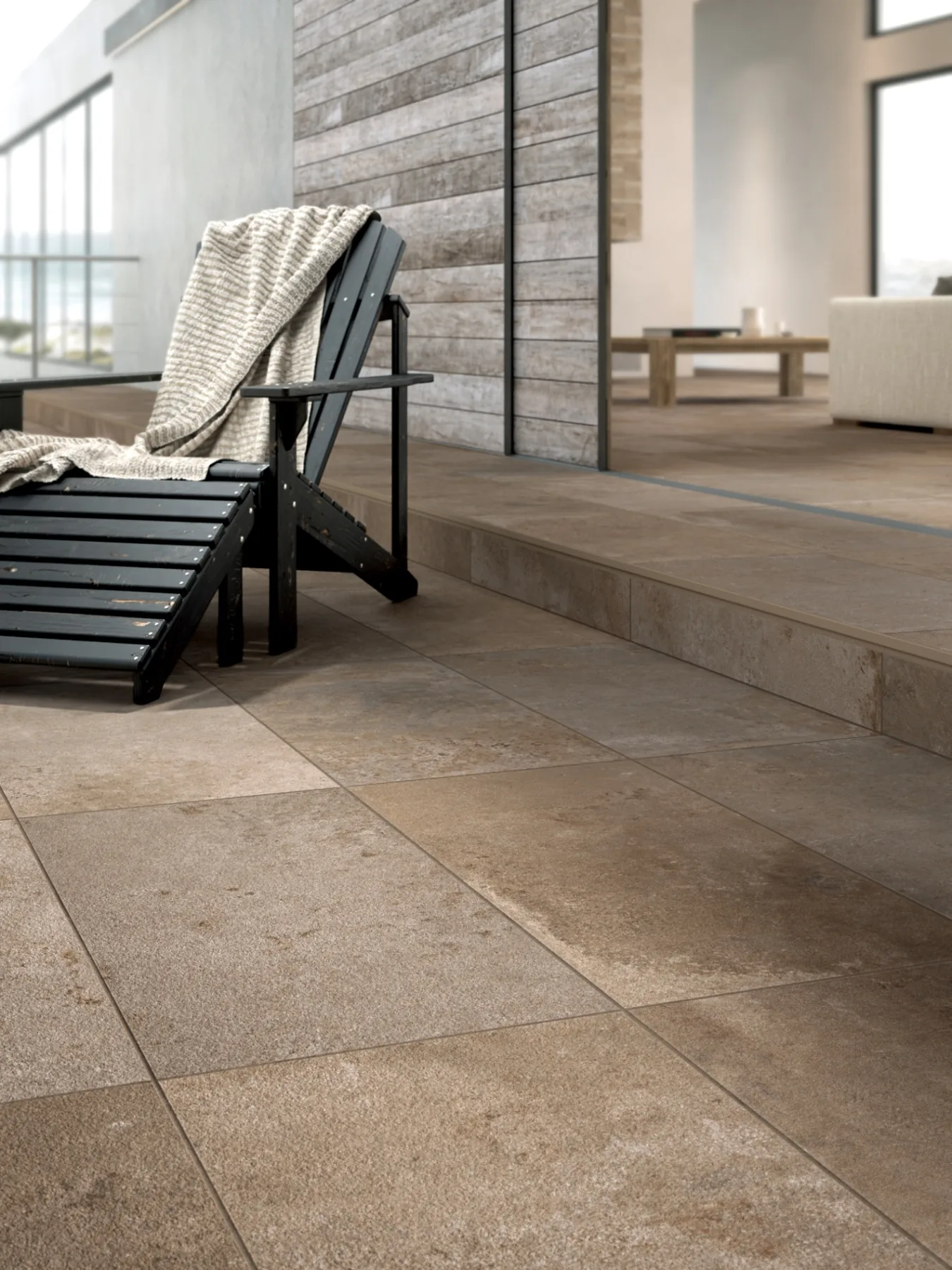 Beige granitkeramik 20 mm på terrass med havsutsikt och trälook på vägg