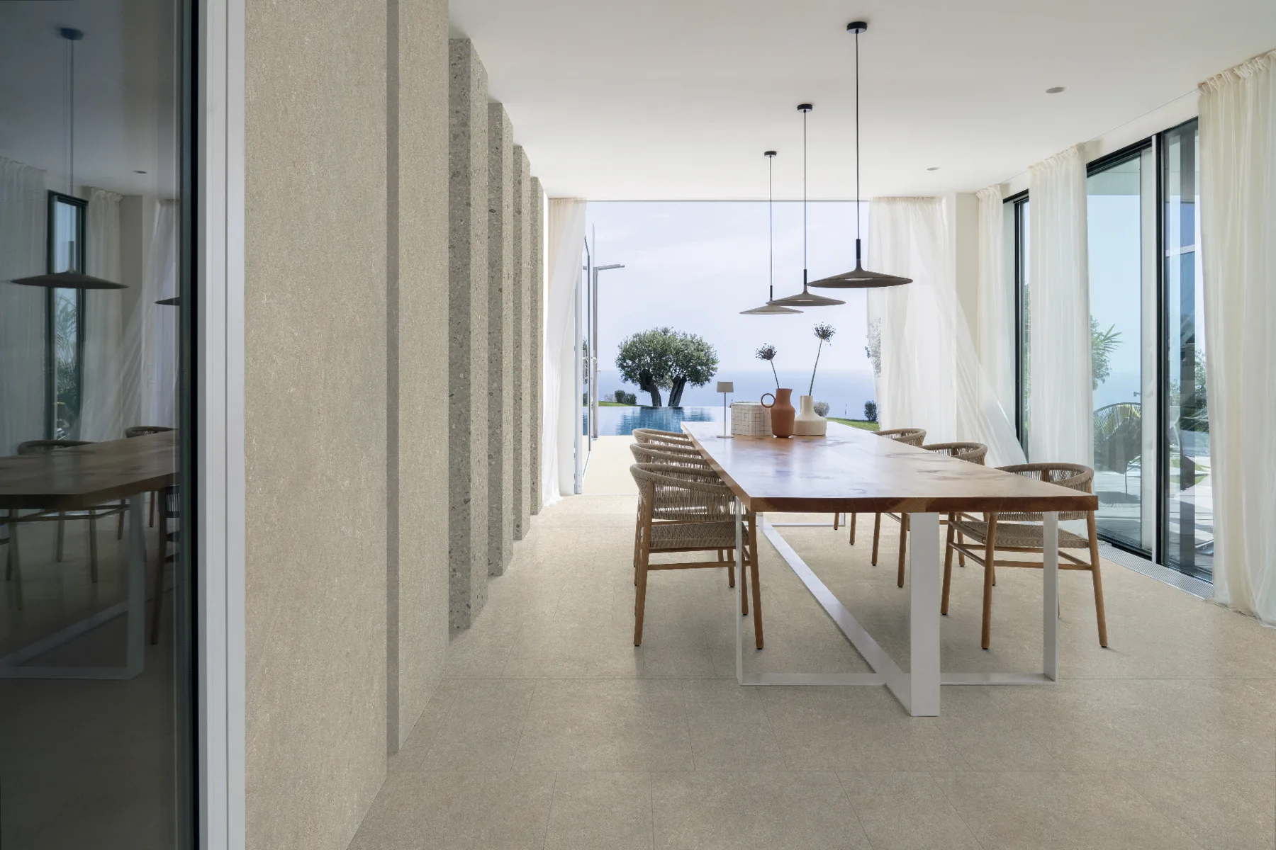 Arkistyle Limy i 60x60 och storformat i matsal med havsutsikt