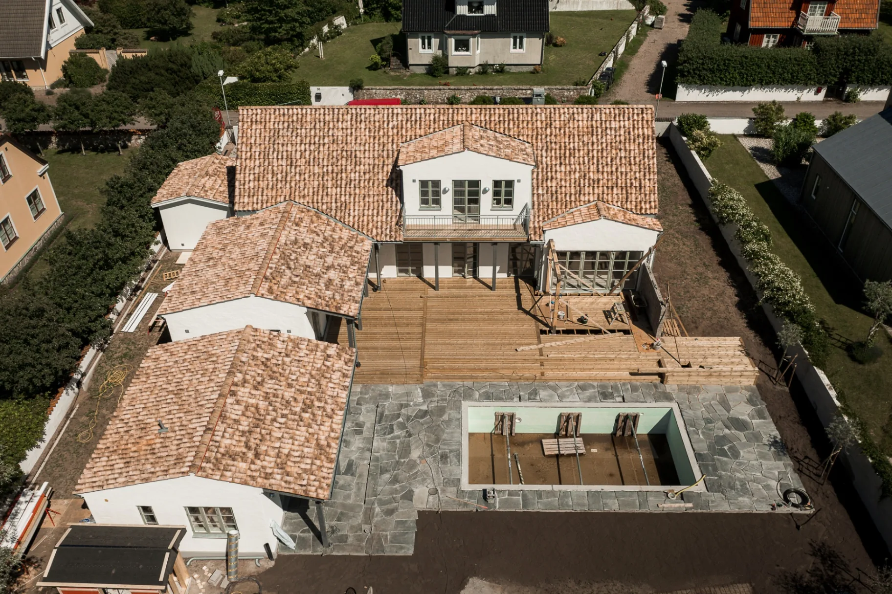 Villa i Torekov med Tognana italienskt lertegel och vit putsfasad.
