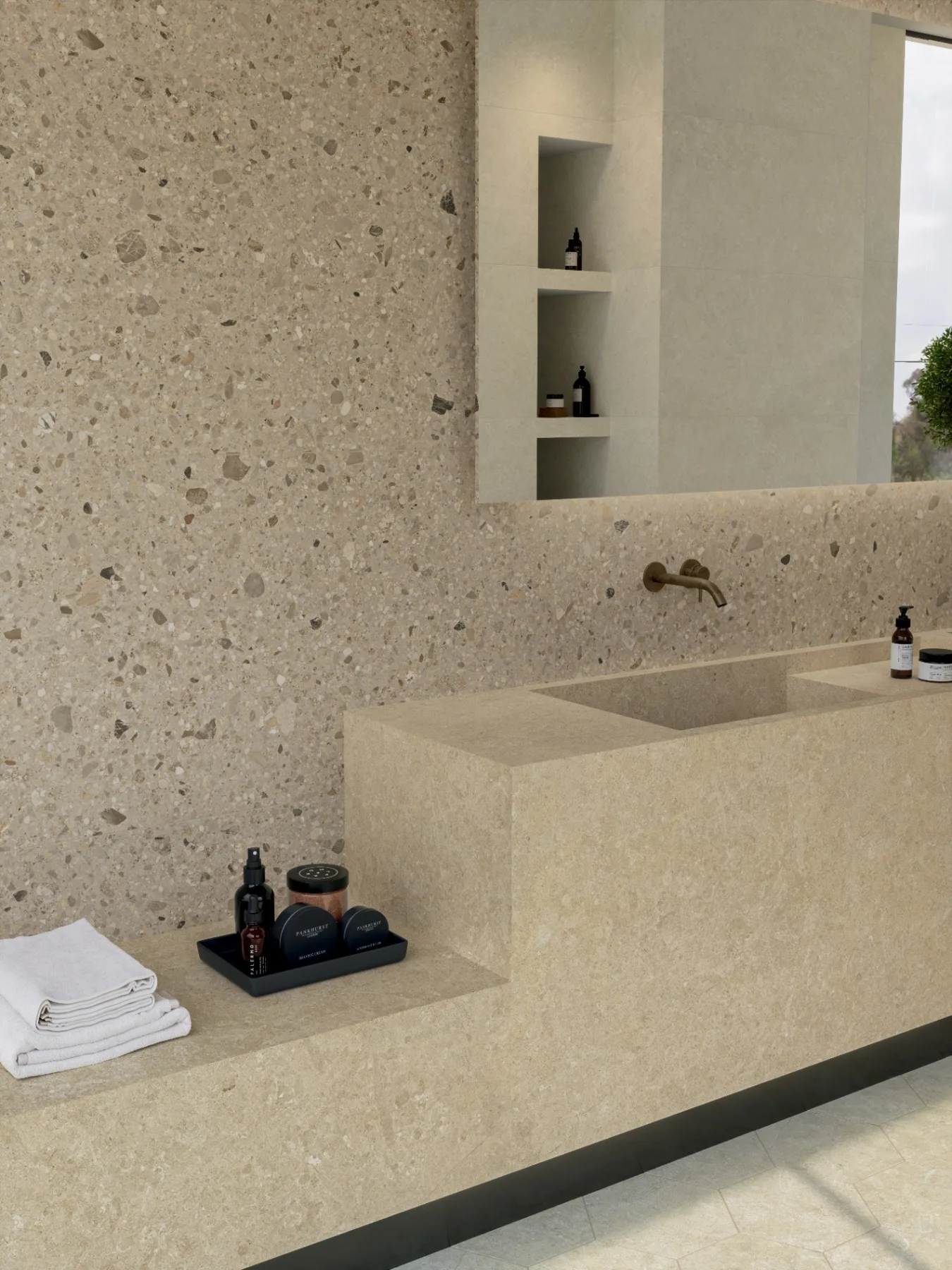 Arkistyle Clay och Sand med terrazzolook i badrum med murad tvättställsbänk