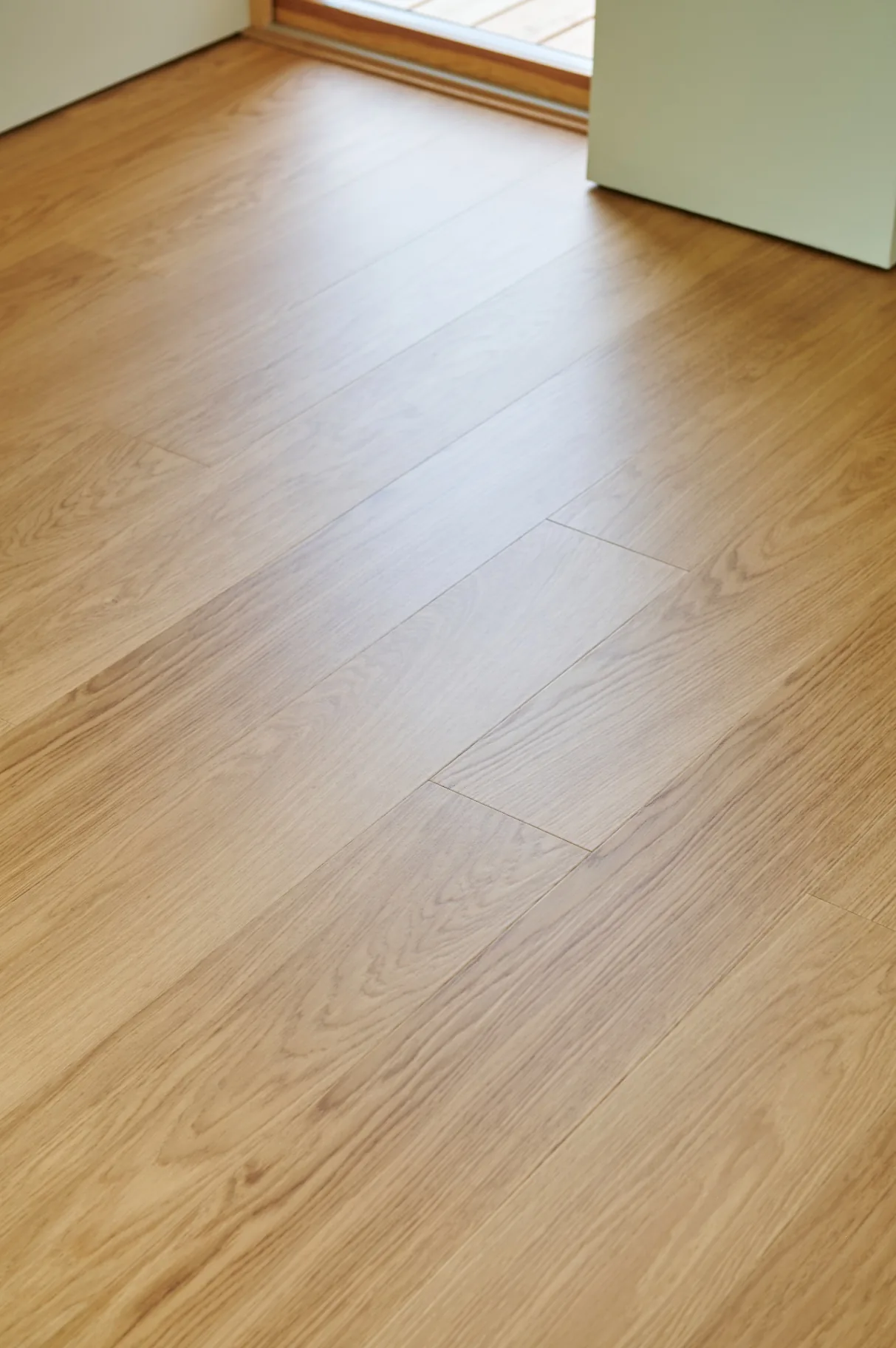 Bjelin Norrlia Villa Lumina, plankgolv i ek med naturlig ton